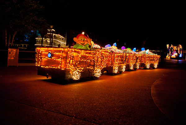 Disney-Vacation-Home-Magic-Kingdom-Main-Street-Electrical-Parade